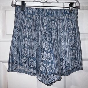 Charlotte Russe White and Baby Blue Fabric Lace Shorts Skort - Size M 🩵